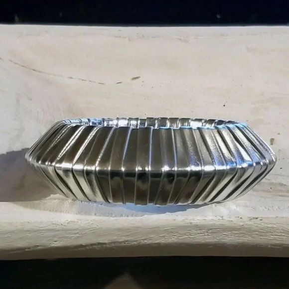 Slick Silver PU Vinyl Wrapped Chunky Retro Geometric Saucer Bangle Bracelet - Picture 3 of 8